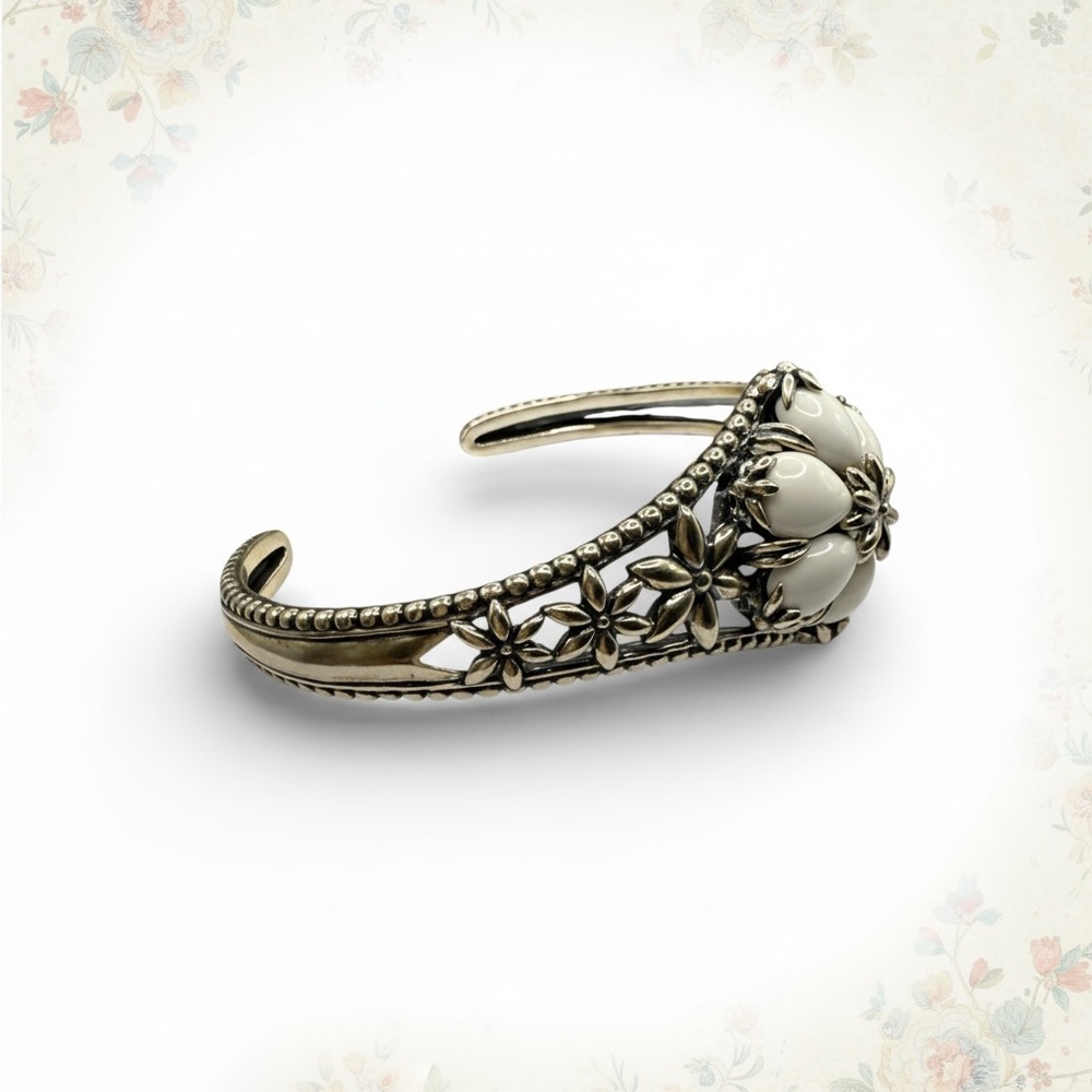 Carolyn Pollack Cuff-- white Ceramic Flower signed & stamped - Picture 6 of 9